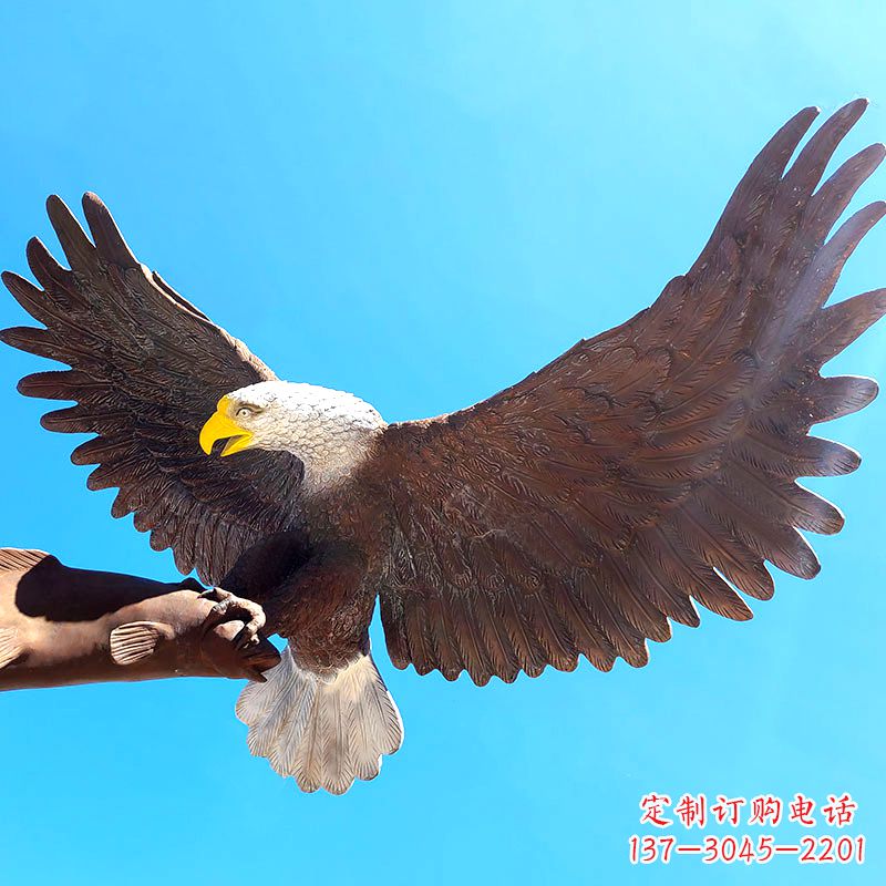贵州大型仿真老鹰玻璃钢雕塑