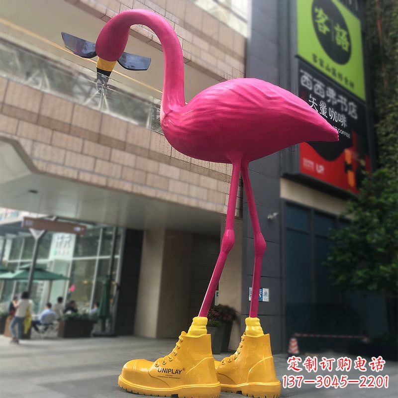 贵州精美多彩的火烈鸟雕塑