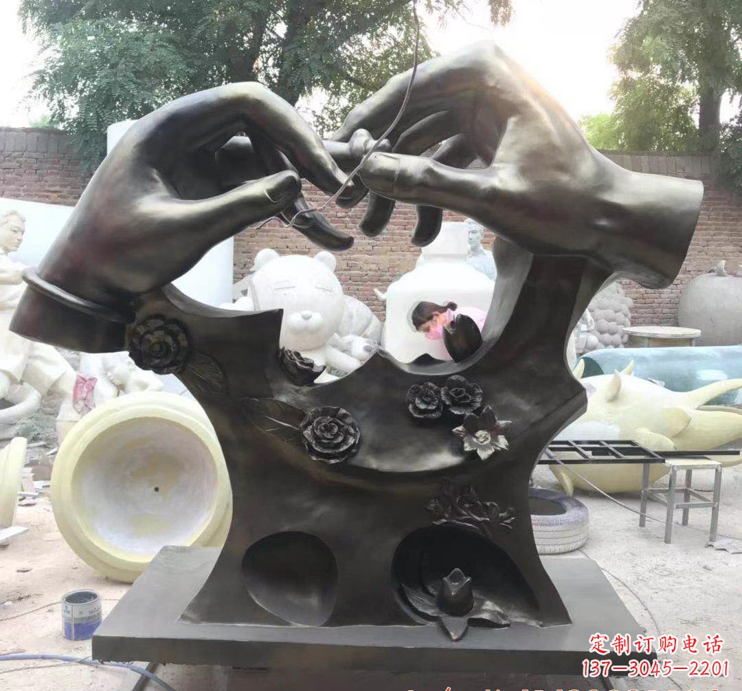 贵州戴戒指景观铜雕