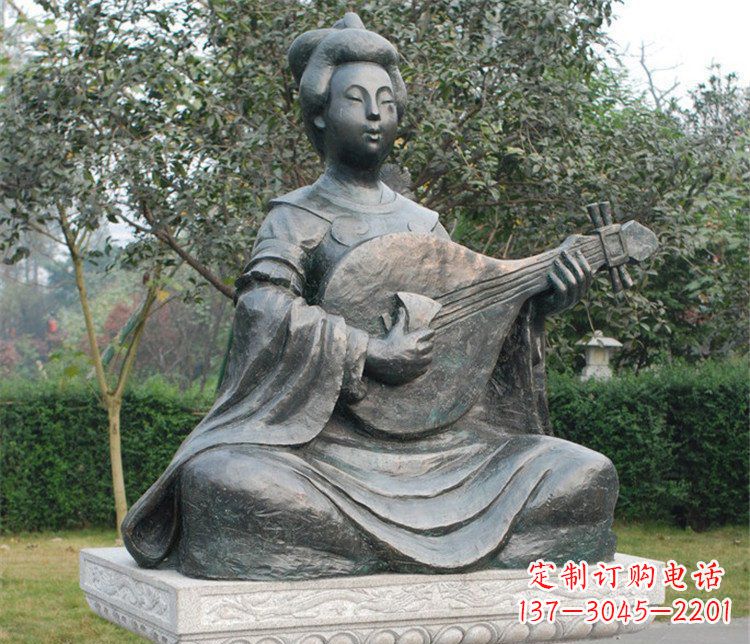 贵州古典风情弹琵琶雕塑