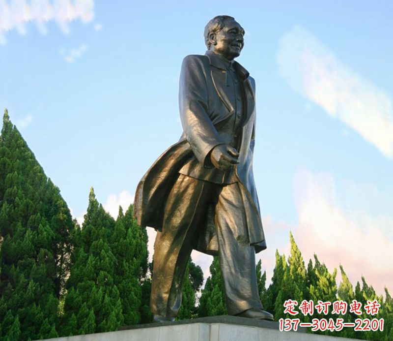 贵州邓小平广场伟人铜雕