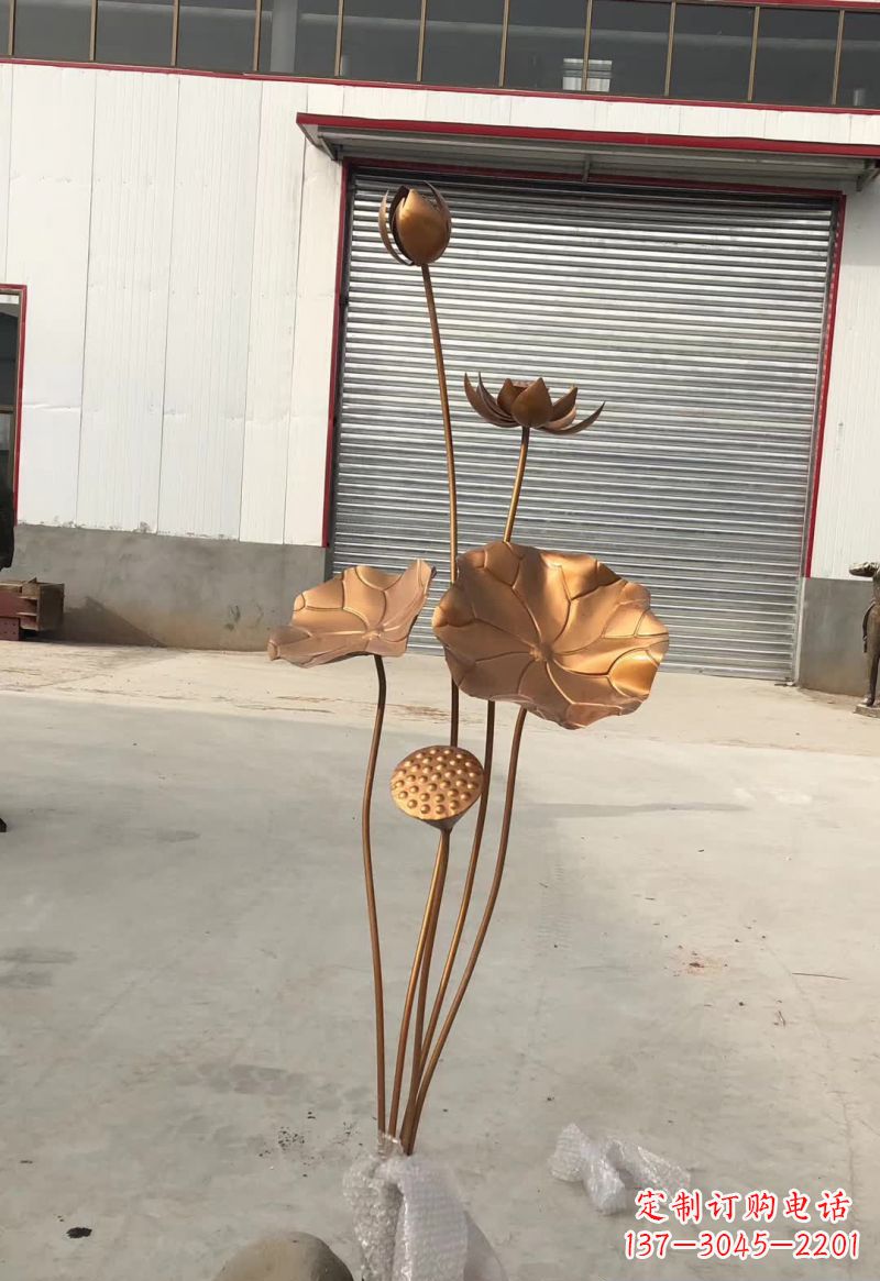 贵州古典锻铜荷花雕塑