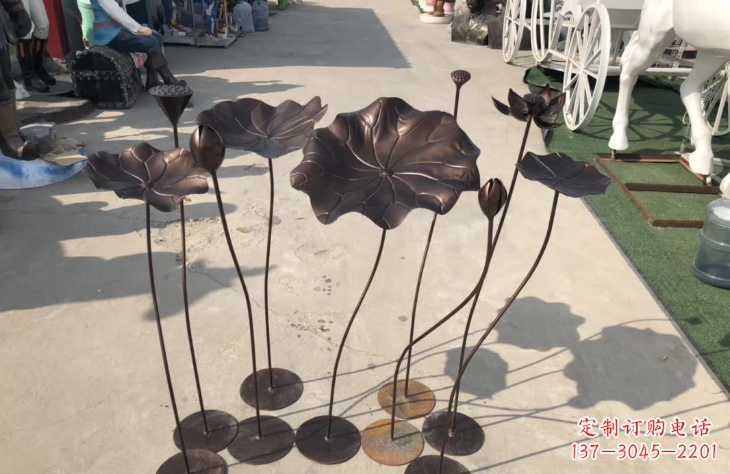 贵州锻铜园林荷花铜雕塑