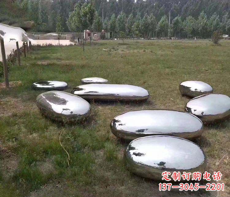 贵州抽象镜面不锈钢鹅卵石雕塑