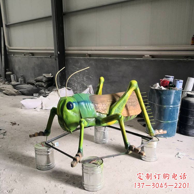 贵州仿真蚂蚱玻璃钢蝗虫雕塑
