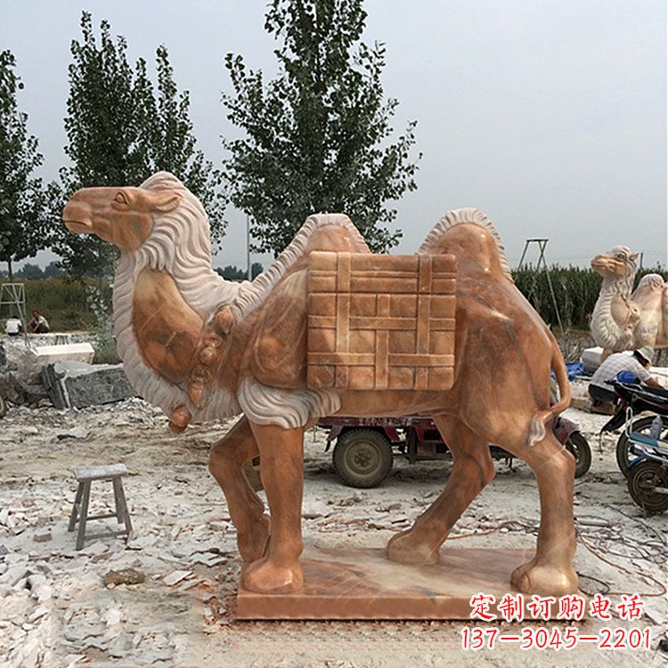 贵州负重骆驼雕塑—晚霞之红