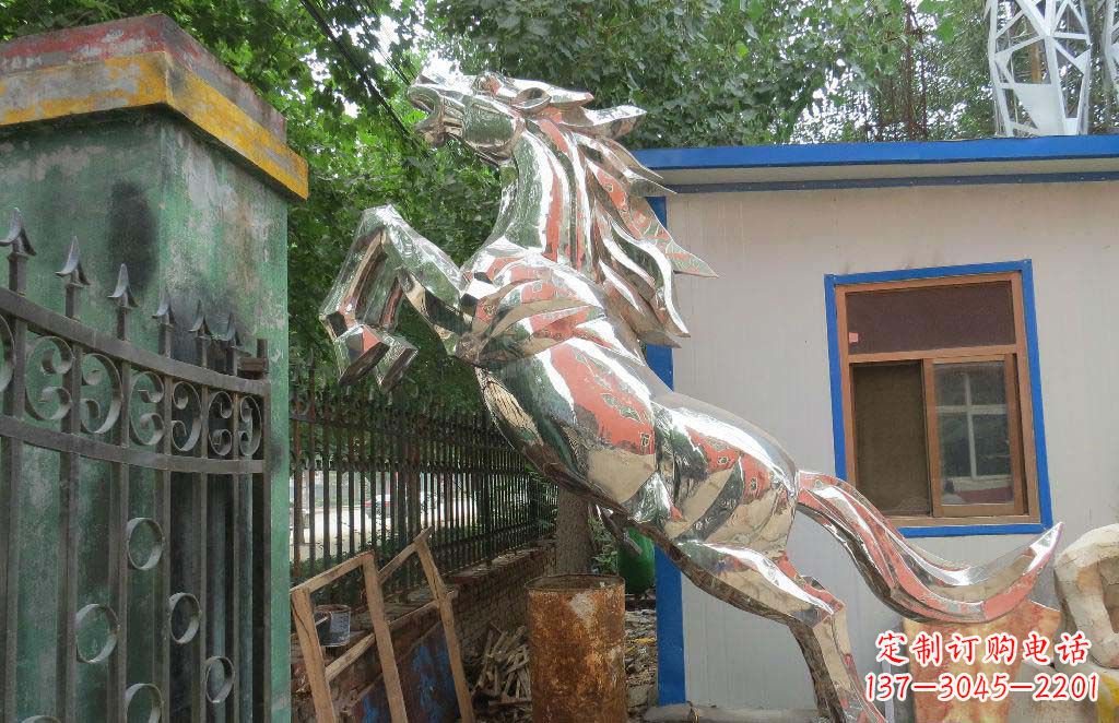 贵州优雅凌厉的不锈钢奔跑马雕塑