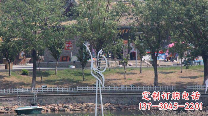 贵州融合瑞雪灵羽，灵灯晶莹不锈钢仙鹤雕塑