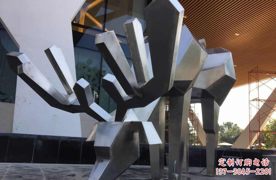 贵州高端不锈钢抽象驯鹿雕塑