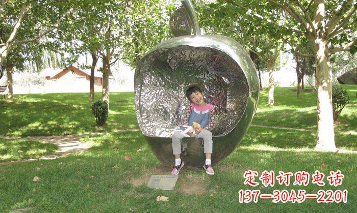 贵州精致雕刻不锈钢苹果座椅雕塑