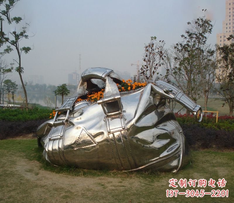 贵州不锈钢手提包雕塑--传承经典，拥有独特之美