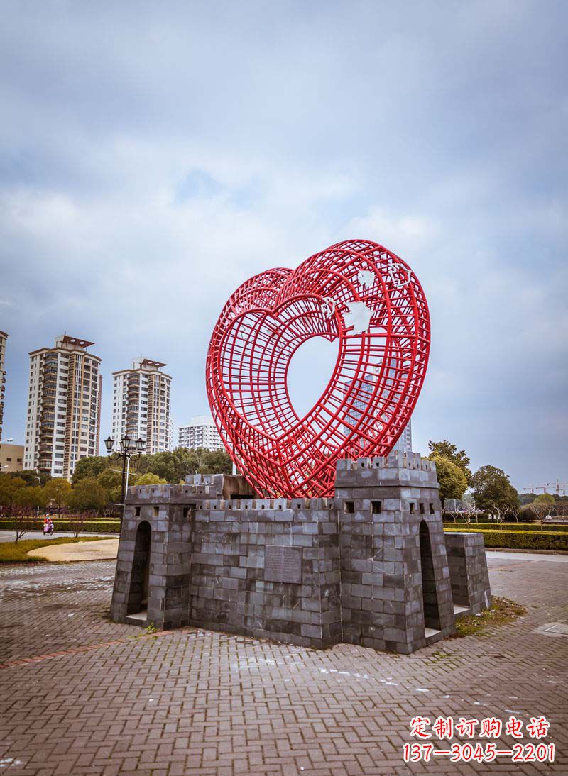 贵州拥抱和平的心以心型和平鸽雕塑传递心意