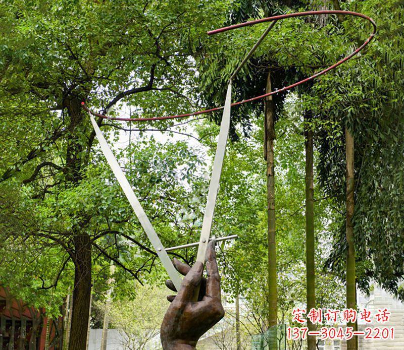 贵州不锈钢圆规雕塑展示精致繁华