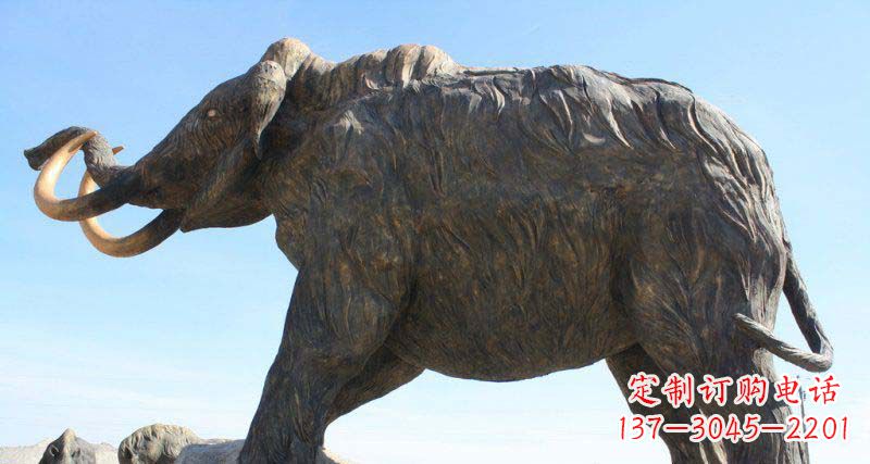 贵州公园抽象大象动物铜雕