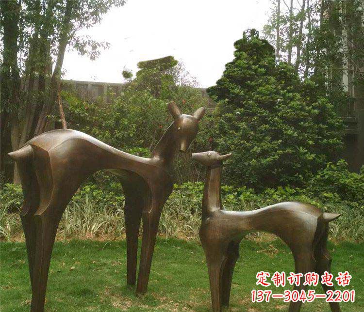 贵州高贵优雅的母子鹿铜雕