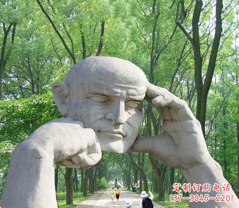 贵州公园抽象人物拱门石雕