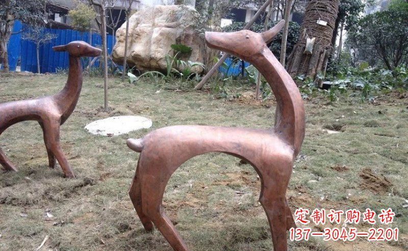 贵州公园抽象小鹿动物铜雕