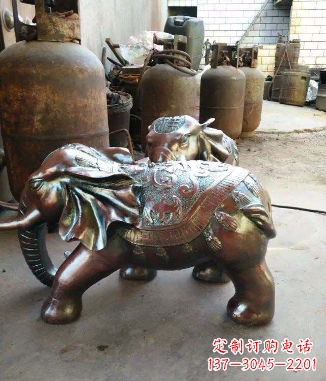 贵州公园大象招财动物铜雕 (2)