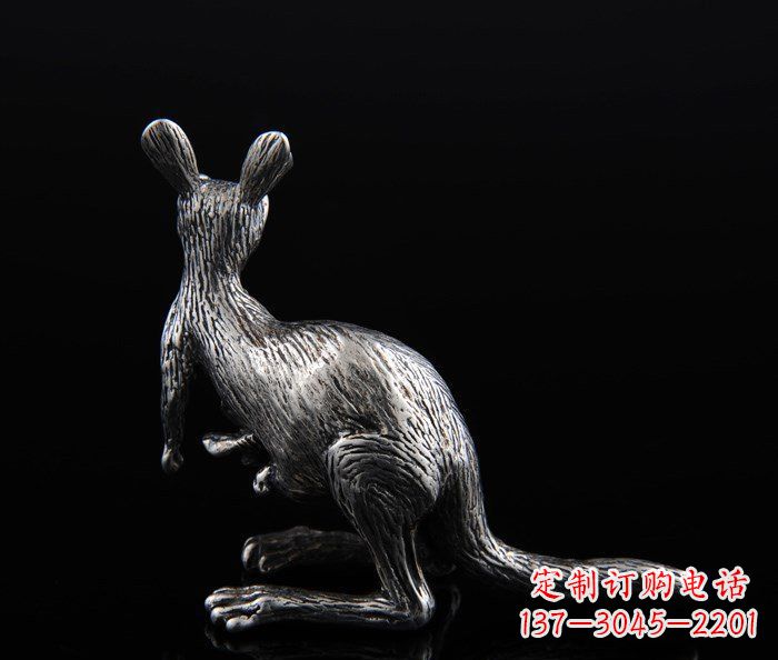 贵州精美的袋鼠铜雕