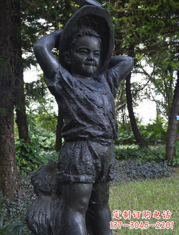 贵州优雅童子·少年戴草帽铜雕