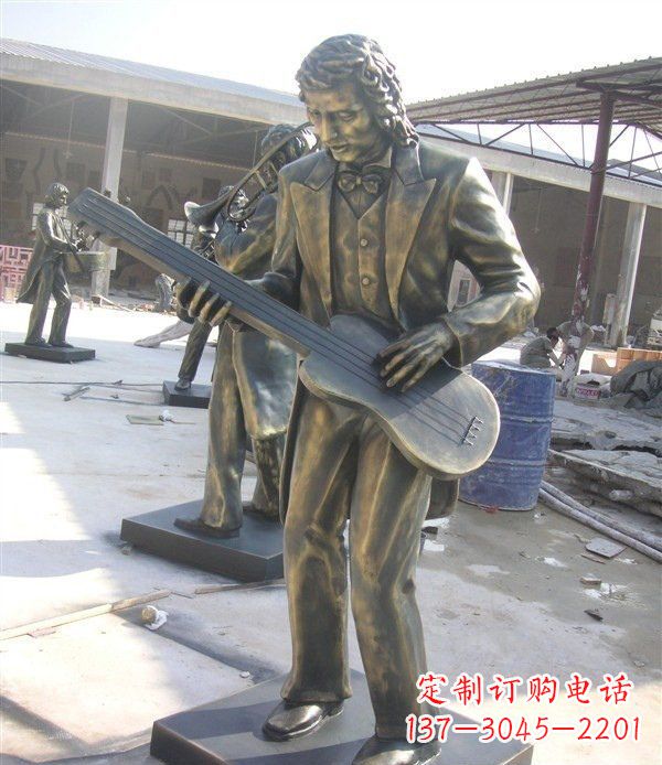 贵州西方人物铜吉他雕塑