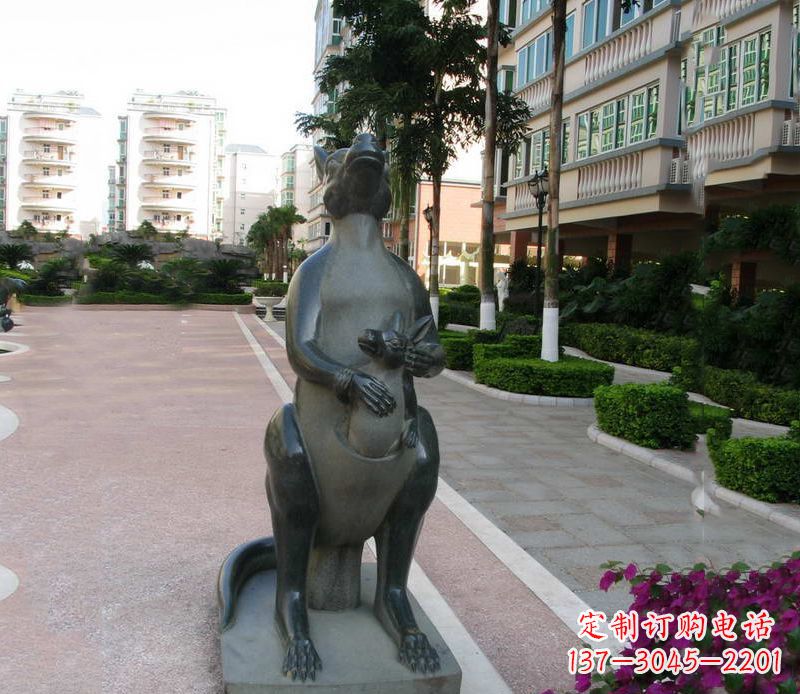 贵州公园动物袋鼠石雕