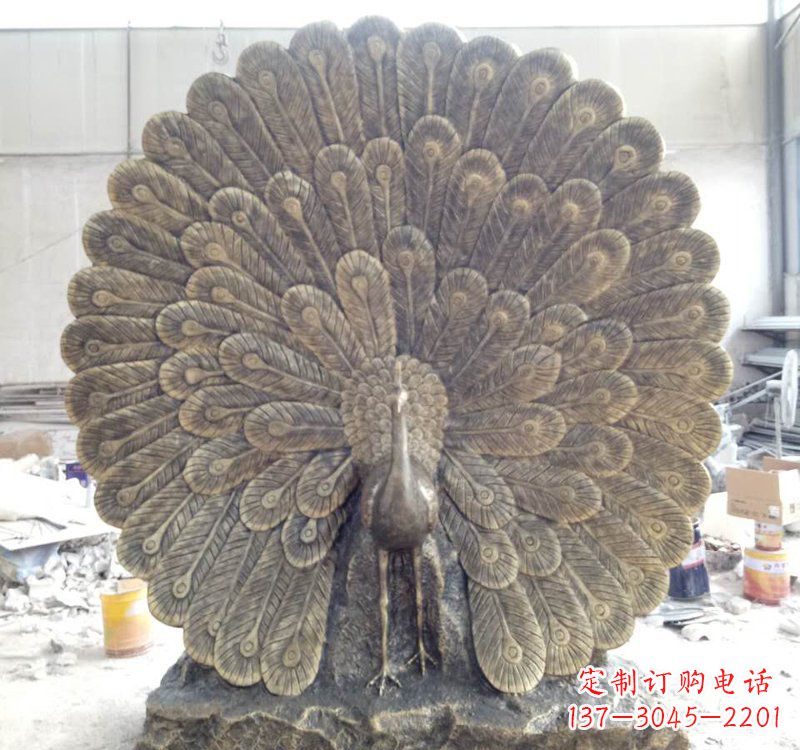 贵州公园动物孔雀铜雕