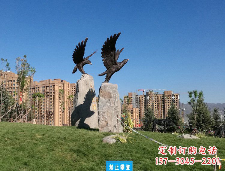 贵州公园动物老鹰铜雕