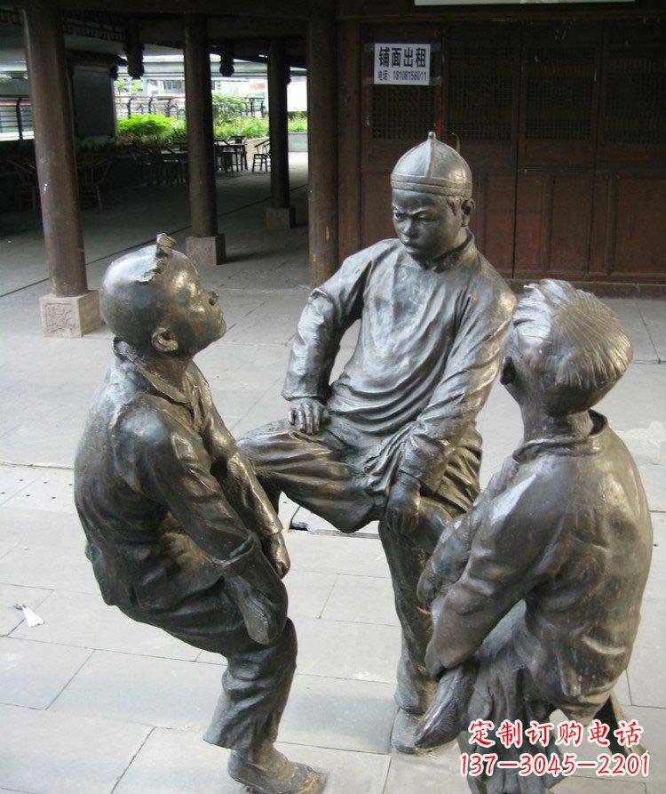贵州铜雕男孩斗鸡小品雕塑