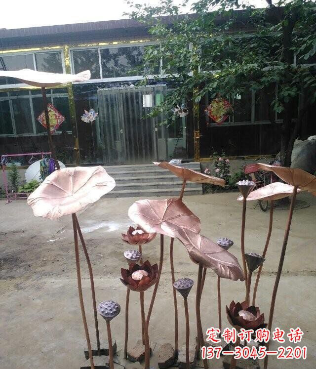 贵州精美锻铜荷叶雕塑