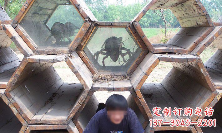 贵州公园蜂巢里的蜜蜂动物铜雕