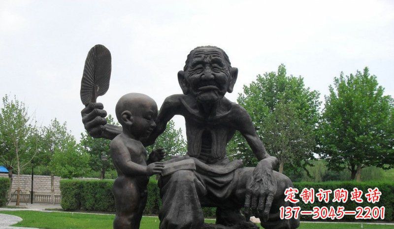 贵州公园给孙子扇风的老人小品铜雕