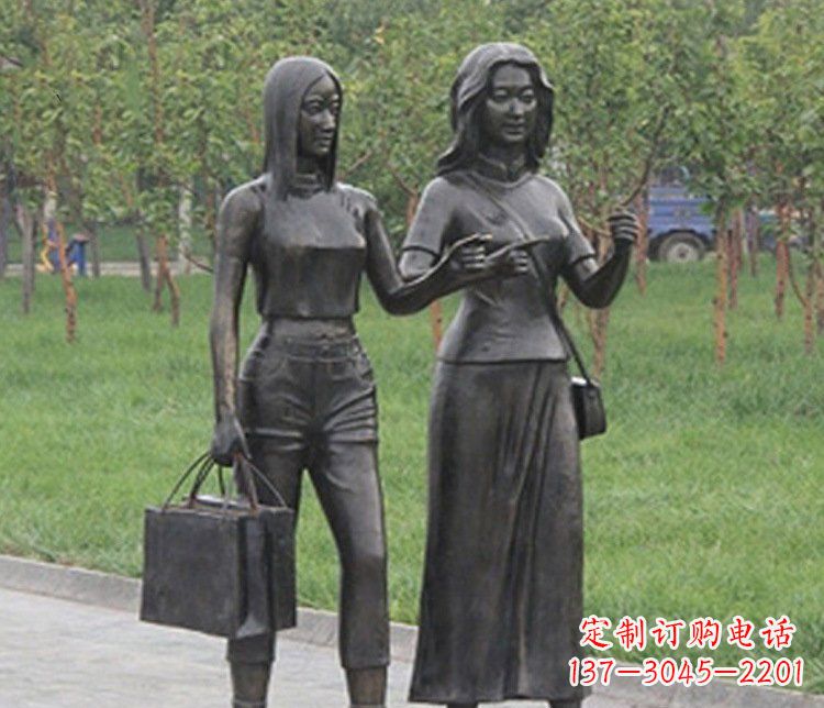 贵州艺术精品铜雕——公园逛街女性人物铜雕塑