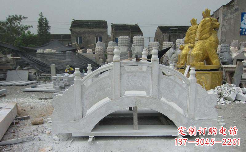 贵州精美的大理石拱桥雕塑