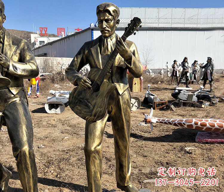 贵州玩乐无穷的吉他雕塑