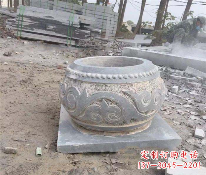 贵州古典风格的仿古石水缸雕塑