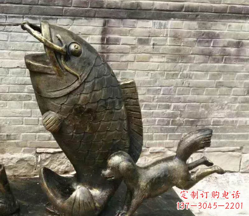 贵州优雅艺术的鲤鱼铜雕