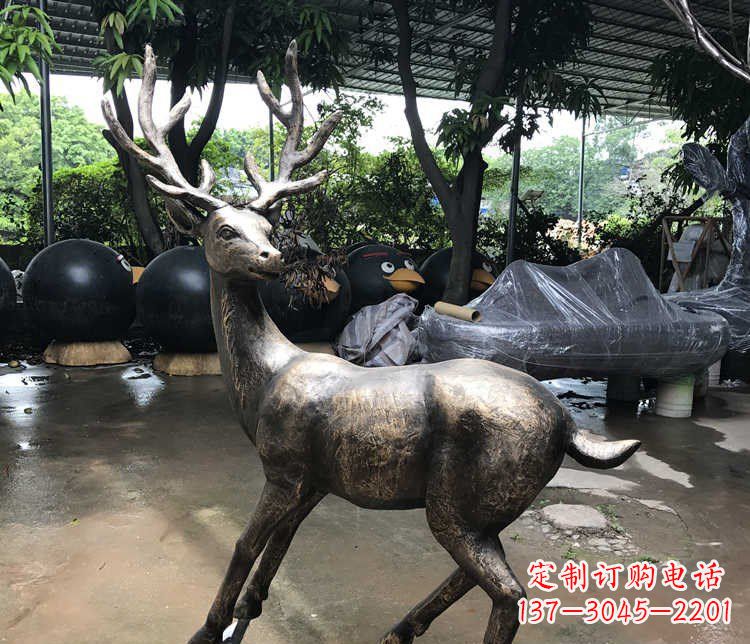 贵州静谧的梅花鹿铜雕