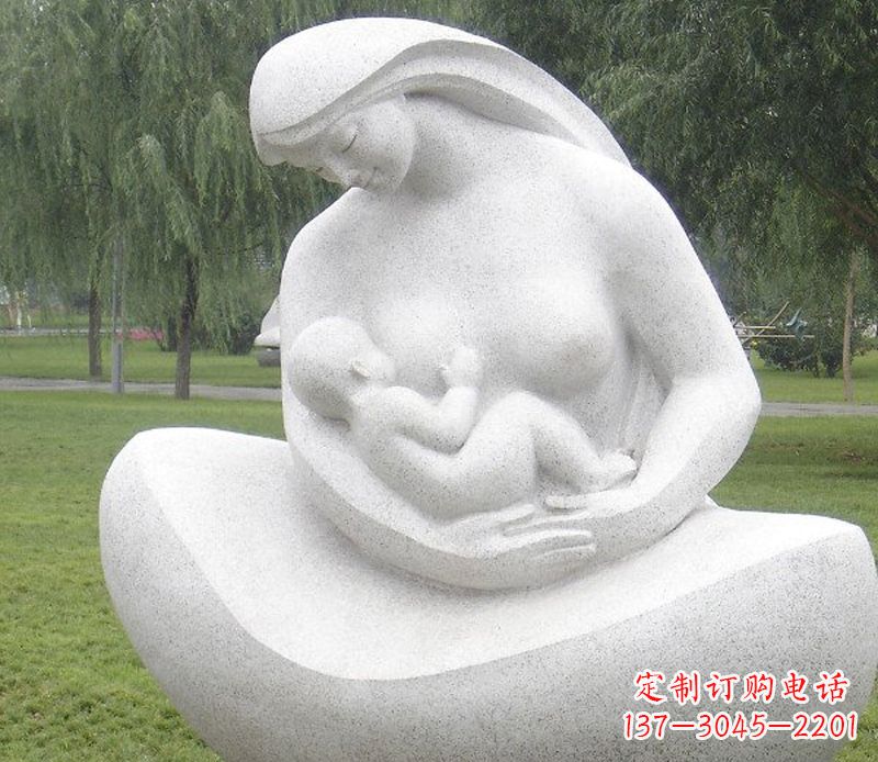 贵州精美母亲喂奶石雕塑