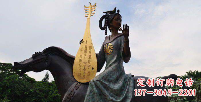 贵州公园骑马的拿琵琶古代美女人物铜雕