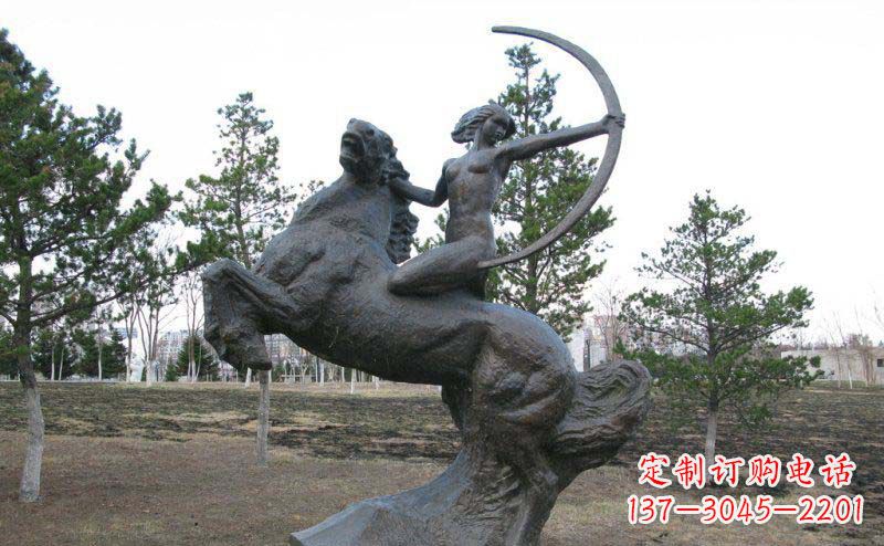 贵州公园骑马女人射箭铜雕