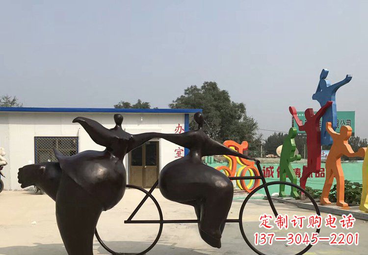 贵州青春无悔,精致自行车雕塑