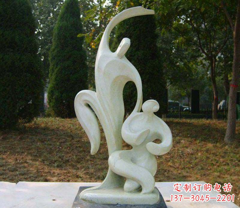 贵州恒久之爱公园情侣抽象人物雕塑