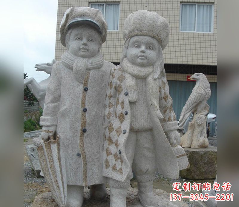 贵州公园情侣人物石雕