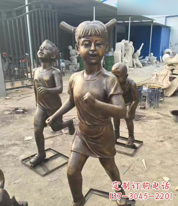 贵州铜雕童年小狗陪伴儿童奔跑的时光