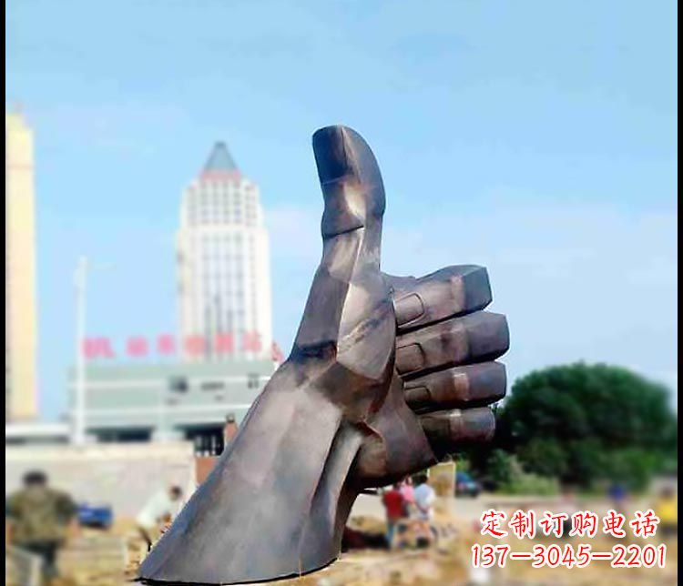 贵州公园竖大拇指铜雕 
