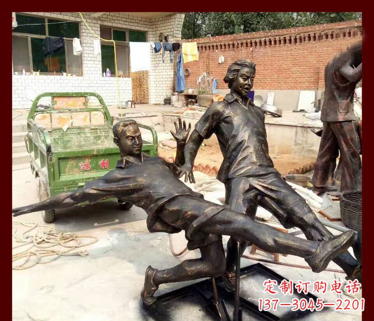 贵州足球迷必备,象征性的足球雕塑