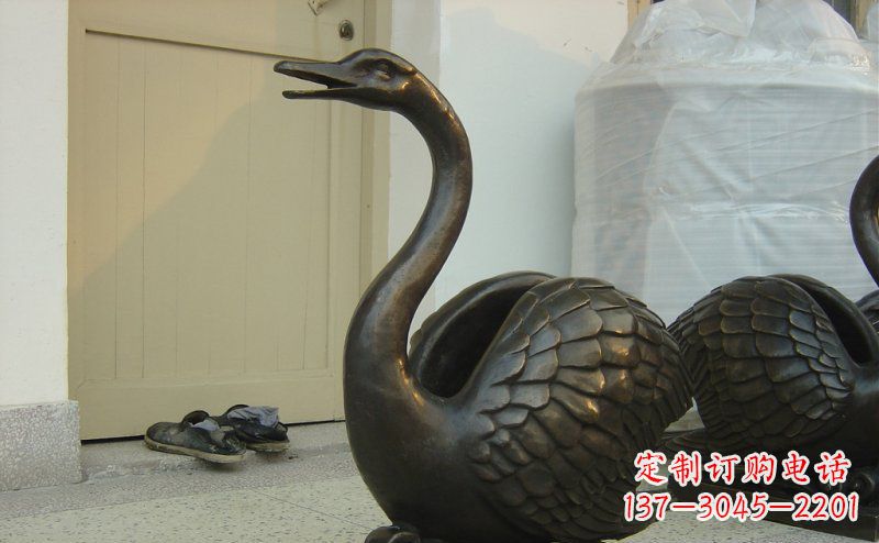 贵州绝美铜板雕刻天鹅雕塑