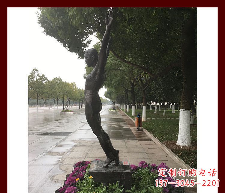 贵州公园跳水运动员铜雕