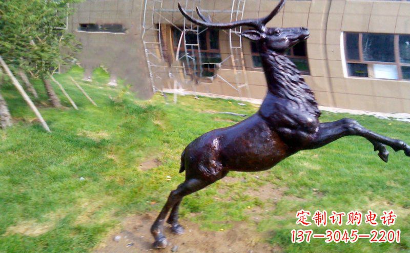 贵州跳跃的鹿动物铜雕